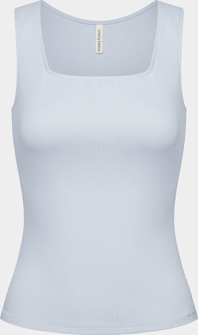 cfab (formerly creamy fabrics) Top 'Cotton Tanktop mit eckigem Ausschnitt' in Blue: front