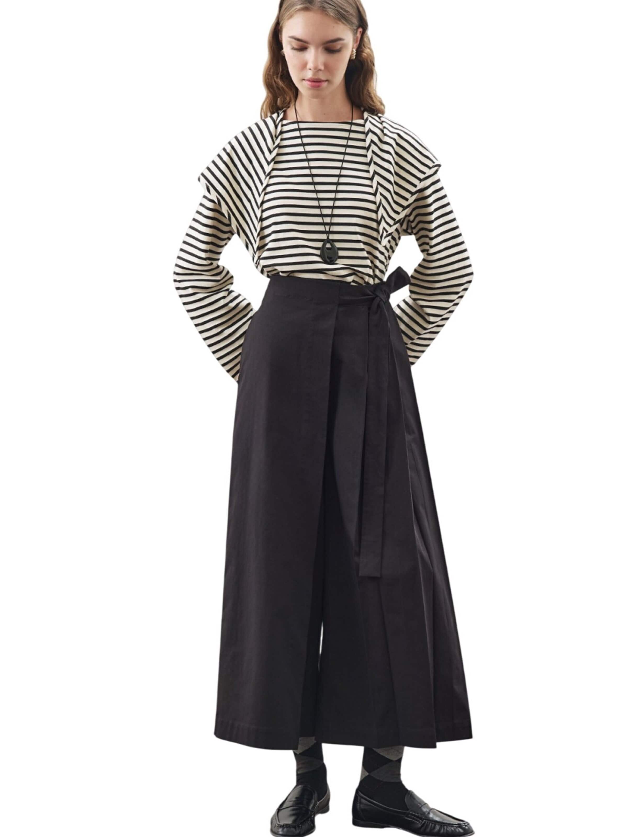 MANUKA Regular Trousers in Black