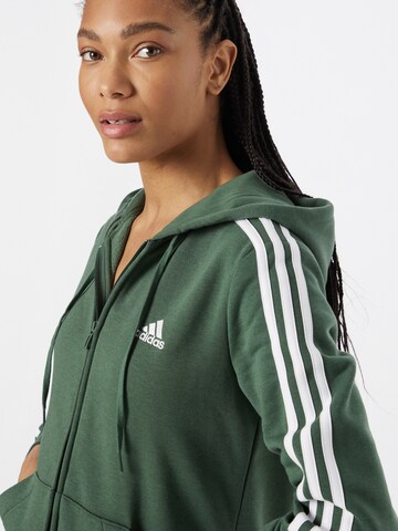 ADIDAS SPORTSWEAR Αθλητική ζακέτα φούτερ 'Essentials Fleece 3-Stripes' σε πράσινο