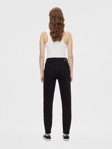 PIECES Regular Jeans 'Leah' in Schwarz