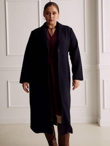 Guido Maria Kretschmer Curvy Between-seasons coat 'Mala' in Blue: front