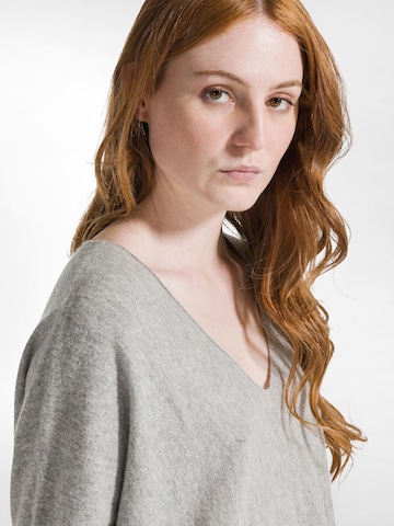 Pullover extra large di DEHA in grigio