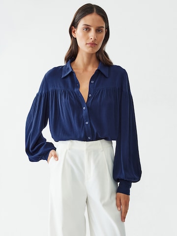 Calli Blouse 'WILEY ' in Blue: front