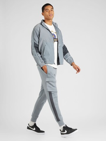 Nike Sportswear Tapered Hose 'AIR' in Grau