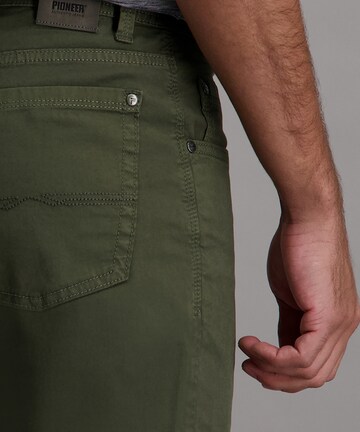 PIONEER Regular Jeans in Green