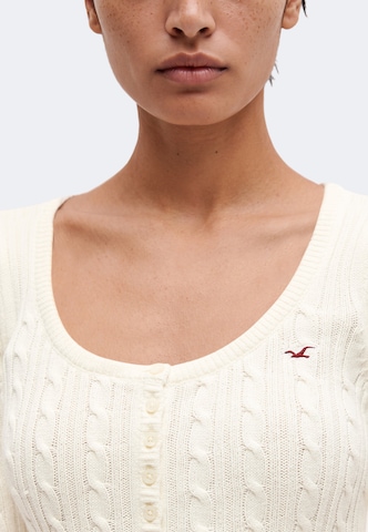 HOLLISTER Sweater in White: front