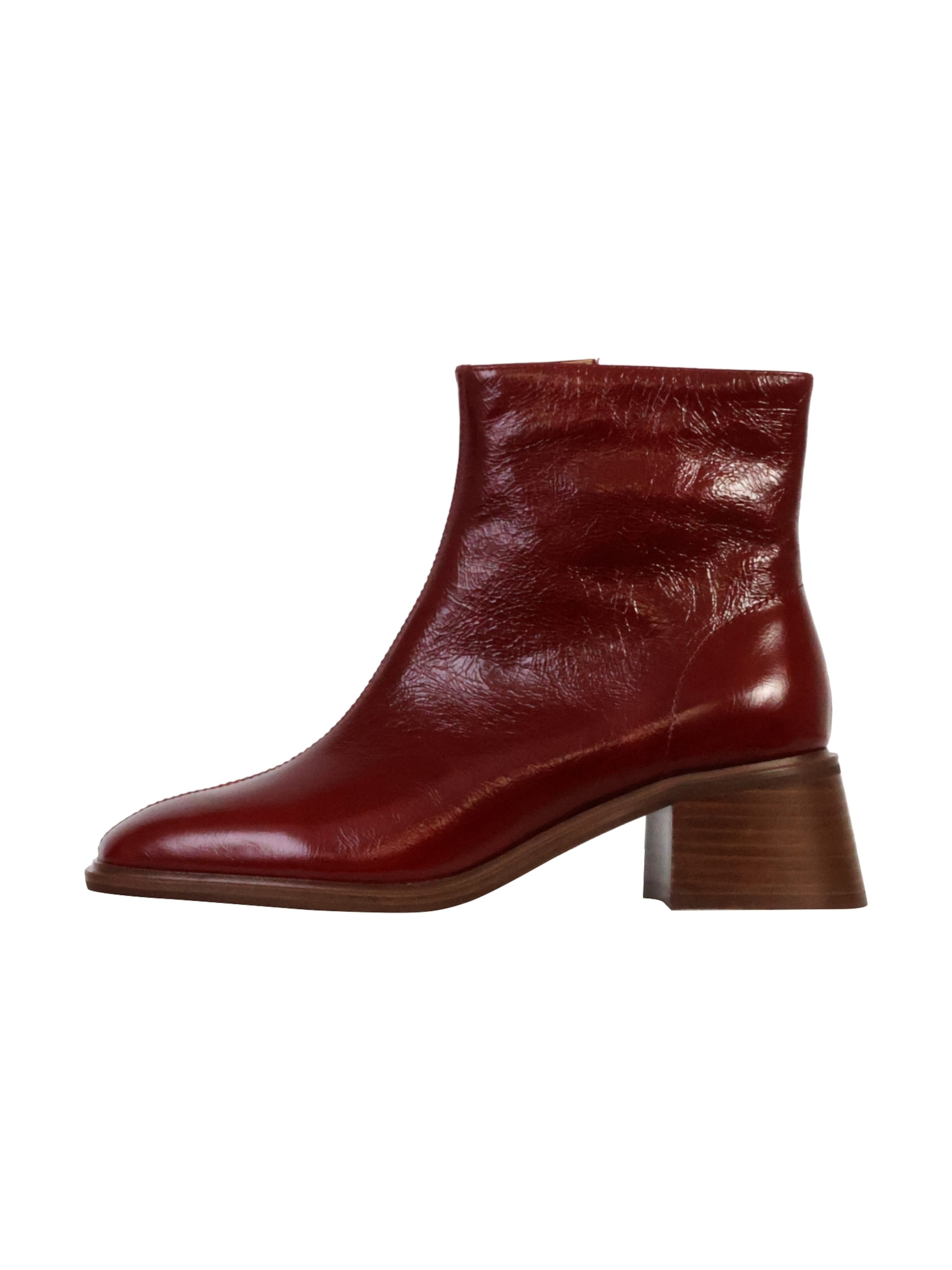Emilie Karston Ankle boots in Red: front