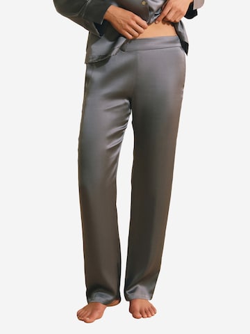 ETAM Pyjamahose 'Pearly' in Grau: Vorderseite