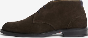 TOMMY HILFIGER Chukka Boots 'CORPORATE' in Braun: Vorderseite