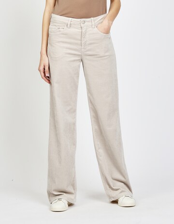 Gang Regular Pants in White: front