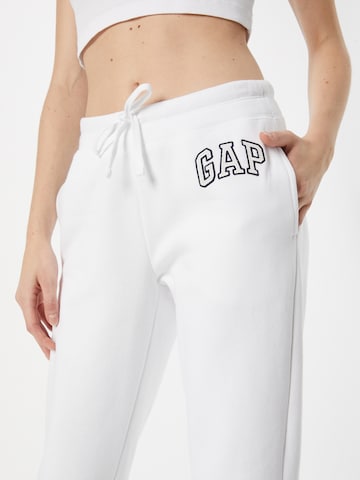 Effilé Pantalon 'HERITAGE' GAP en blanc