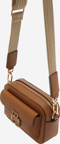 TOMMY HILFIGER Crossbody Bag in Brown: front