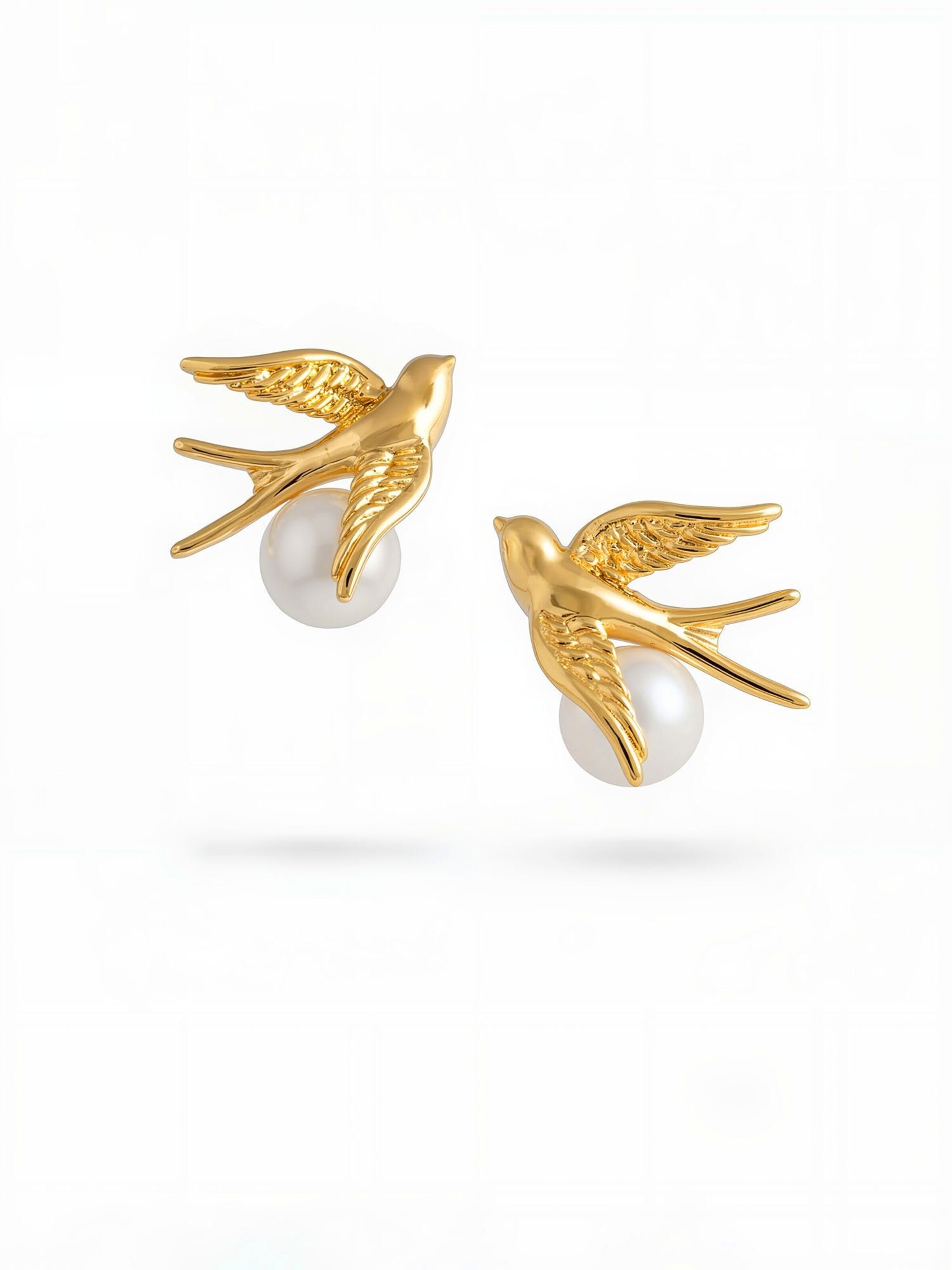 Nemomatheo Earrings 'Hirondelle – Schwalbe & Perle' in Gold
