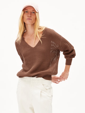 ARMEDANGELS Pullover 'RANAA CROCHET LINO' in Braun