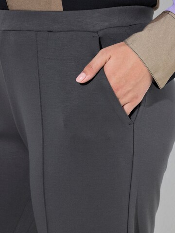 Ulla Popken Szabványos Ráncos nadrág - szürke