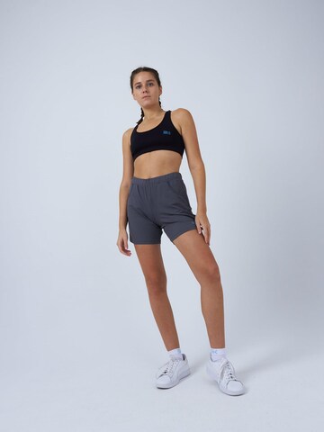 SPORTKIND Loosefit Sportbroek 'Bermuda Shorts' in Grijs