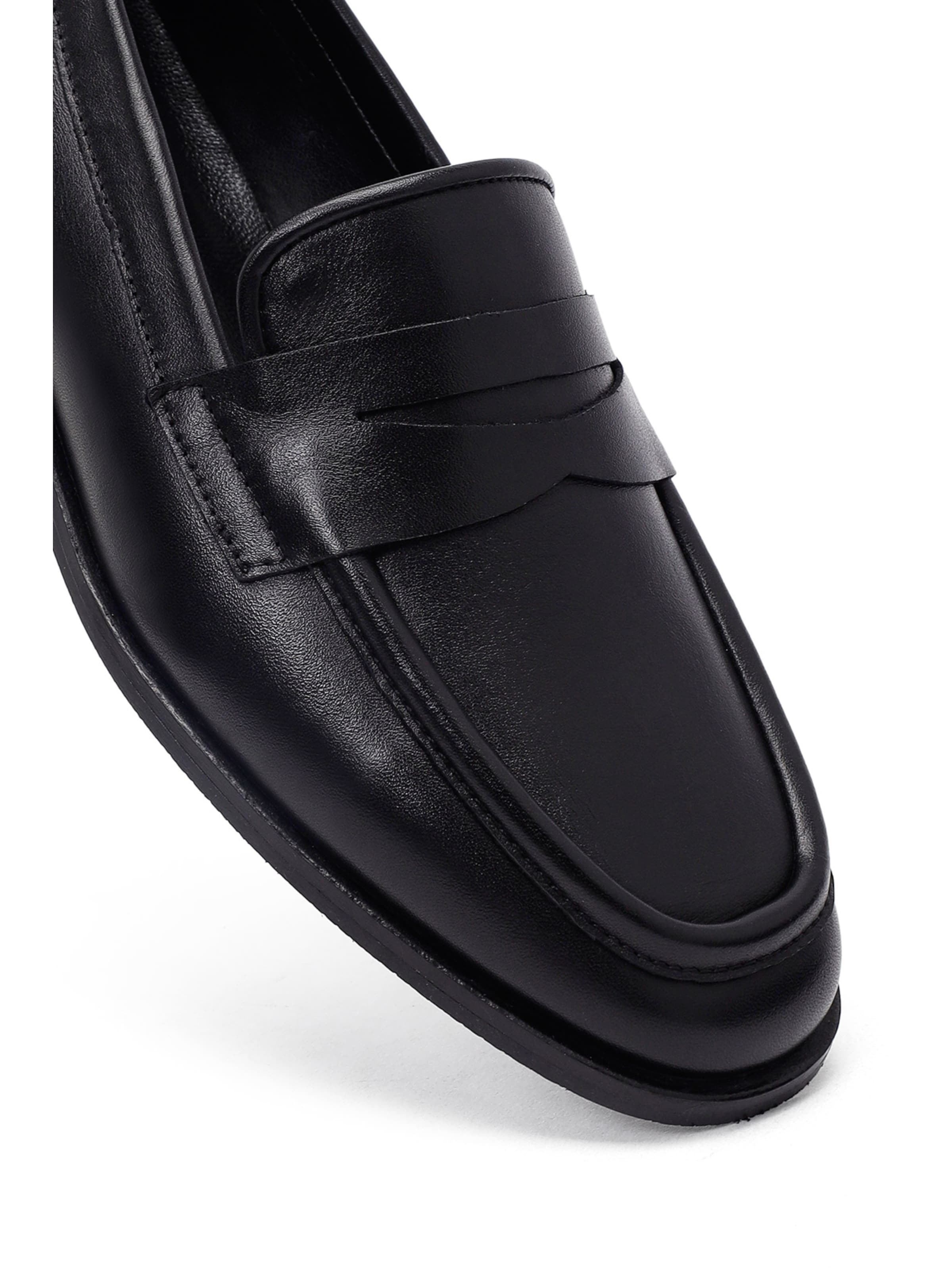 Chaussure basse Derimod en noir