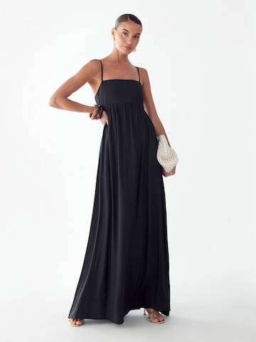 Abito da sera 'Aster' di St MRLO in nero: frontale