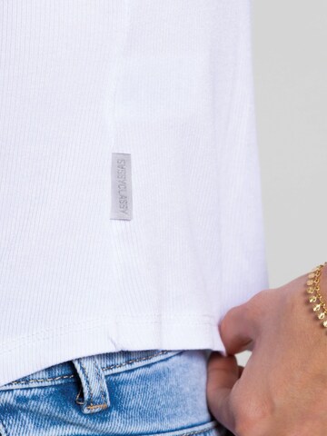 SASSYCLASSY Top in White