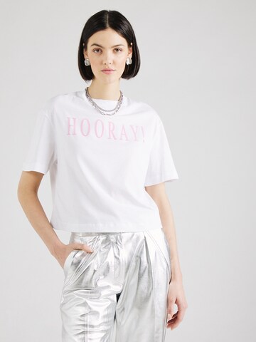 Tricou 'Hooray!' de la Rich & Royal pe alb: față