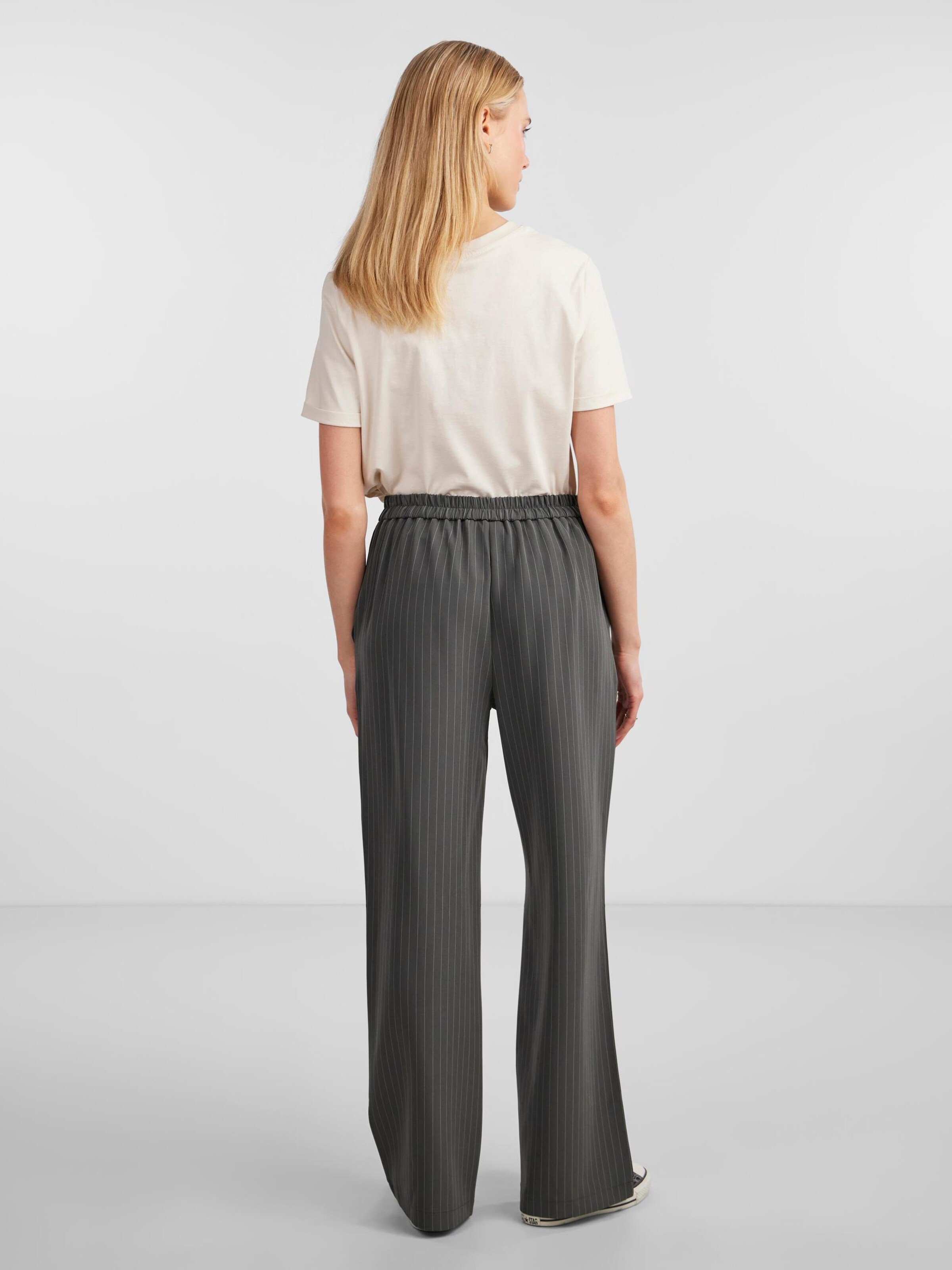 PIECES Loose fit Pleat-Front Pants 'PCBOZZY' in Dark Grey