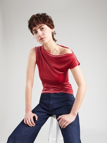 GAP Tričko - Červená: predná strana