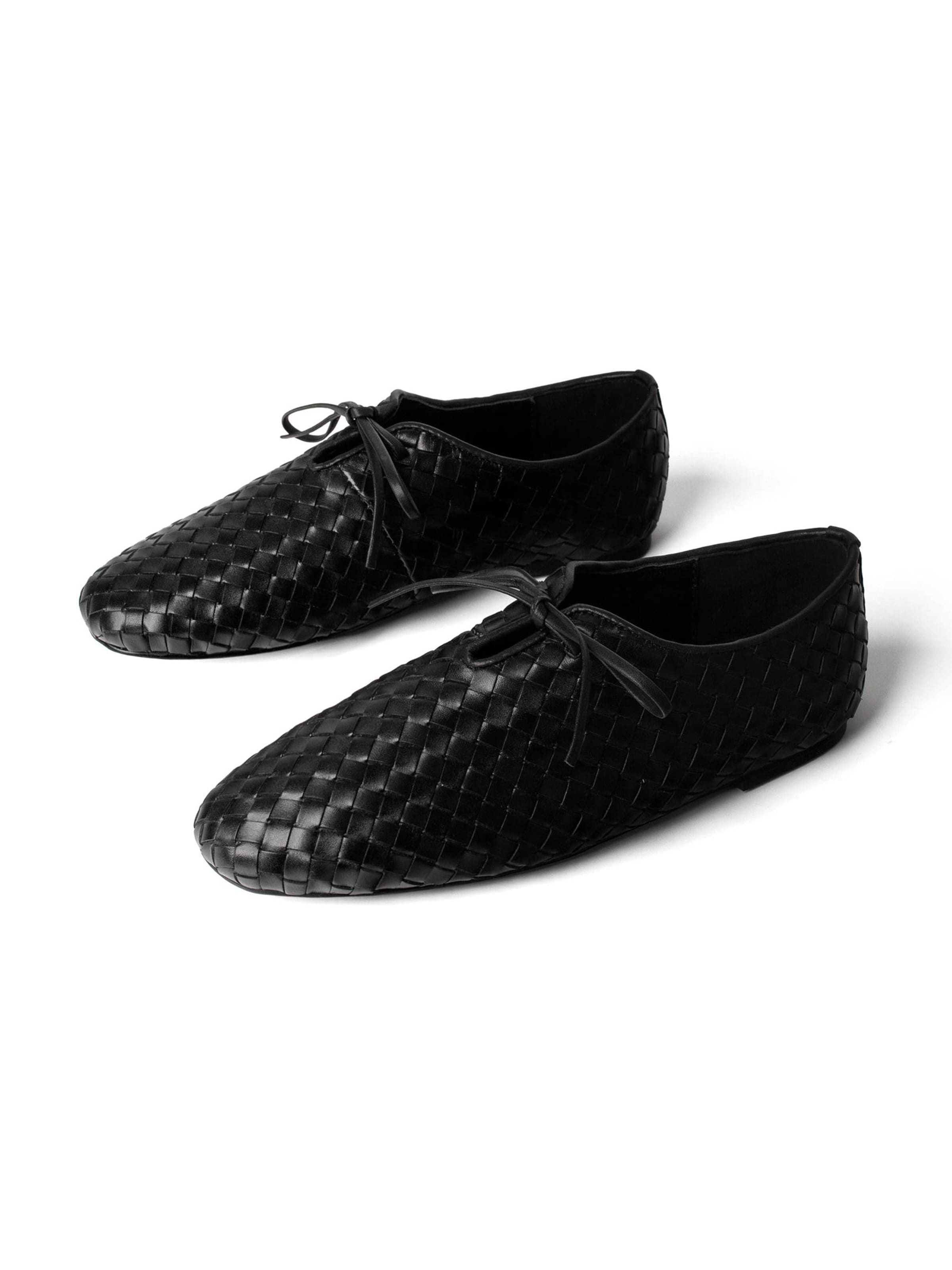 Chaussure à lacets 'SUNLIGHT ON MY SKIN' L37 HANDMADE SHOES en noir