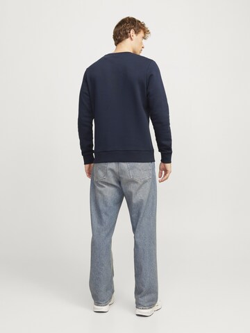Sweat-shirt 'JJXMAS JOLLY' JACK & JONES en bleu