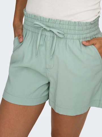 ONLY Regularen Hlače 'ONLARIS' | zelena barva