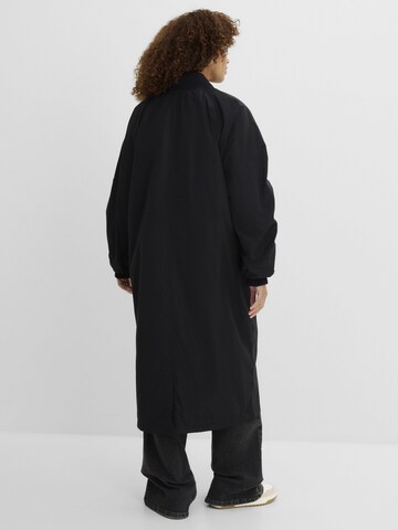 bonprix Mantel in Schwarz