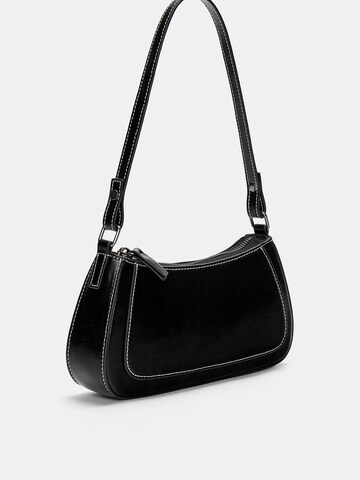 Pull&Bear Schultertasche in Schwarz