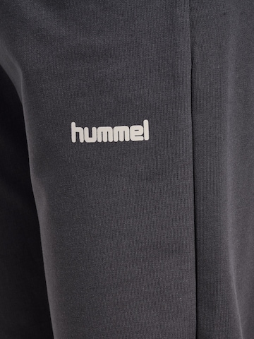 Hummel Tapered Broek in Grijs