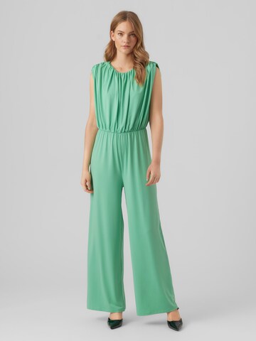 Tuta jumpsuit 'HEVI' di VERO MODA in verde: frontale