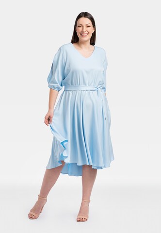 Robe de cocktail 'OLIWIA' Karko en bleu : devant