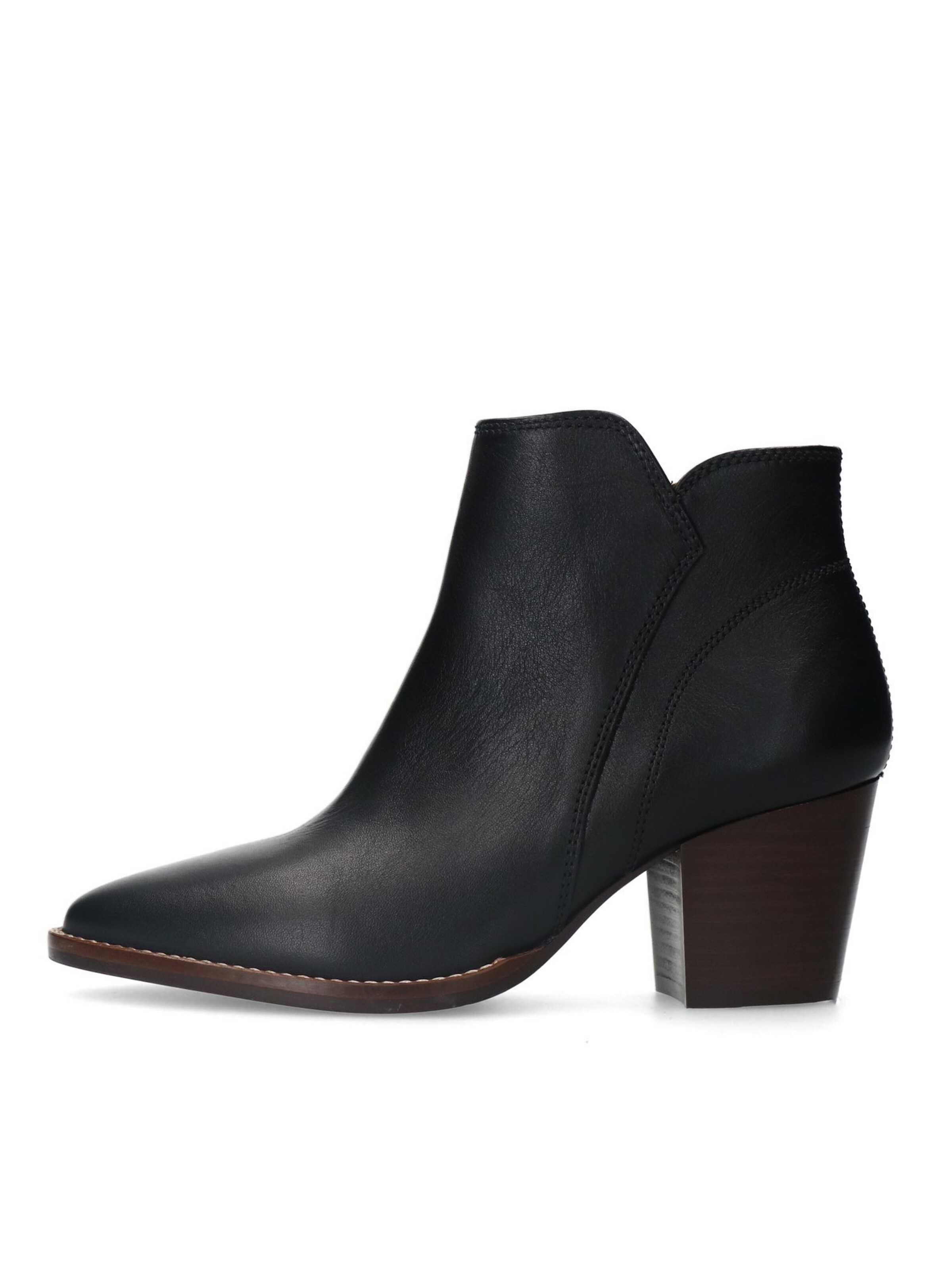 MANFIELD Booties in Black