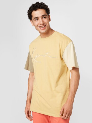 T-Shirt Karl Kani en beige : devant