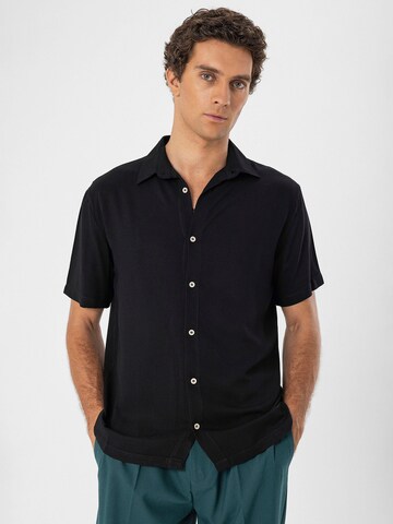 Regular fit Camicia di Antioch in nero: frontale