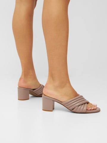 Bianco Mules 'STINE' in Brown: front