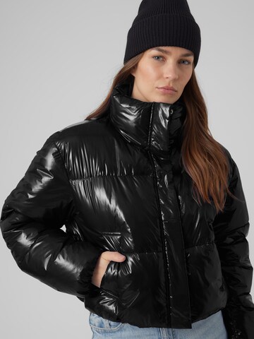 VERO MODA Kurtka przejściowa 'SHINY' w kolorze czarny