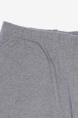 NIKE Shorts 38 in Grau