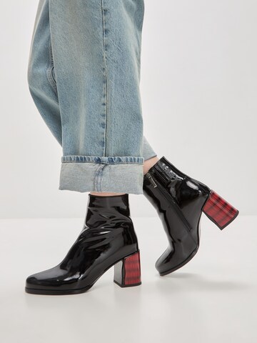 CESARE GASPARI Pumps in Zwart: voorkant