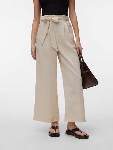 Wide leg Pantaloni con pieghe 'SYDNEY' di VERO MODA in beige: frontale