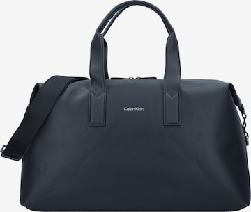 Calvin Klein Viikonloppulaukku 'Must Pique' värissä musta: edessä