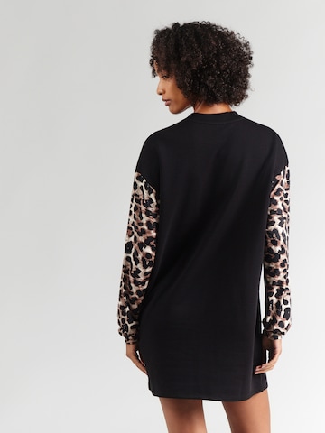 ABOUT YOU Ruha 'Dakota' - fekete