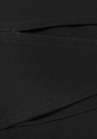 LASCANA Конический (Tapered) Плиссированные брюки в Черный
