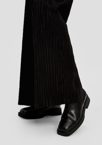 s.Oliver BLACK LABEL Wide Leg Hose in Schwarz