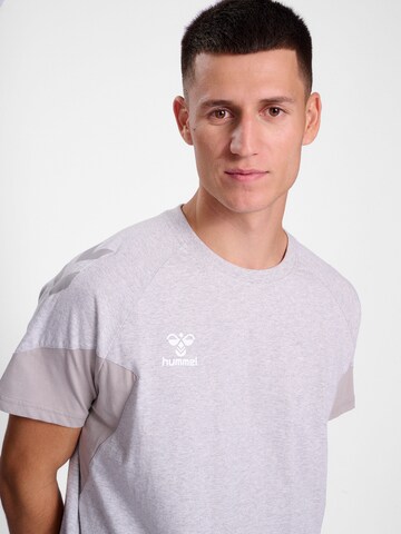 T-Shirt fonctionnel 'Travel' Hummel en gris