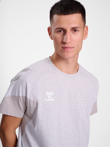T-Shirt fonctionnel 'Travel' Hummel en gris