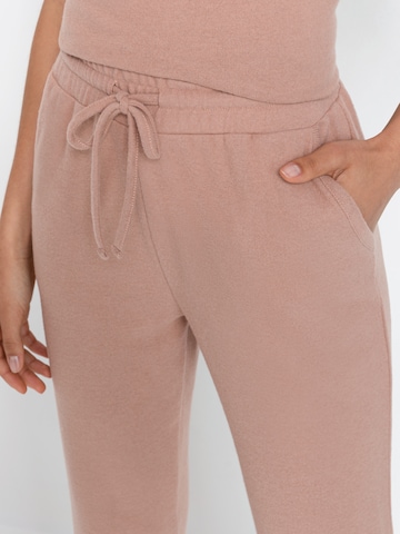 Tapered Pantaloni di LASCANA in beige