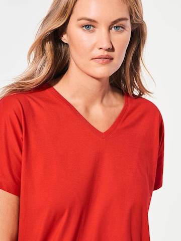 Goldner Shirt in Rot